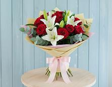 Букет цветов из:  Лилии и Розы в Череповце
