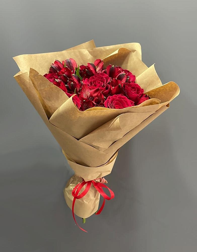 Букет цветов из: Альстромерии и Розы в Череповце