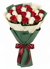 Букет Микс из красных и белых роз в Череповце