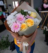 Букет цветов из:  Герберы, Розы и Хризантемы в Череповце