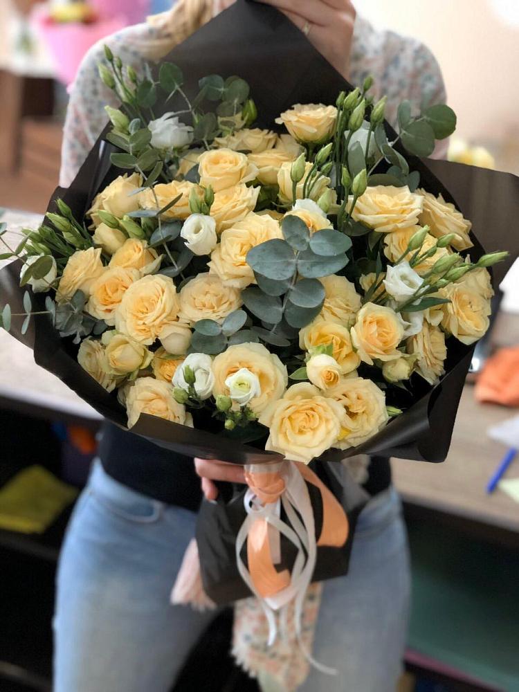 Букет цветов из: Розы и Лизиантусы в Череповце