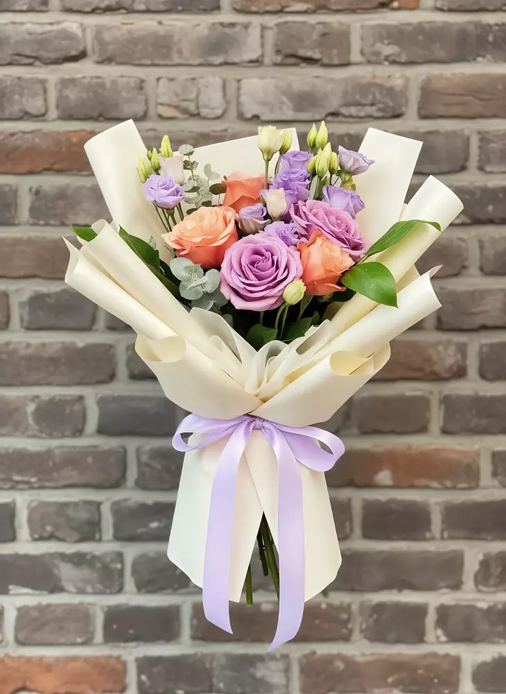 Букет цветов из: Лизиантусы и Розы в Череповце