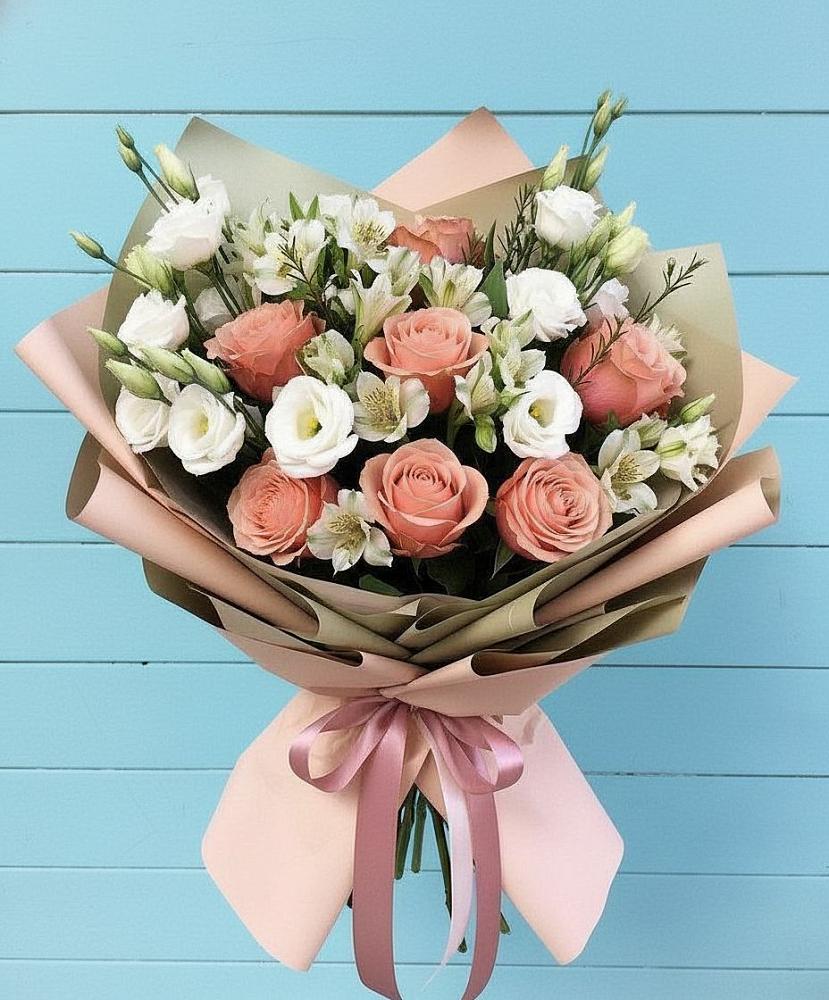 Букет цветов из: Розы, Альстромерии и Лизиантусы в Череповце