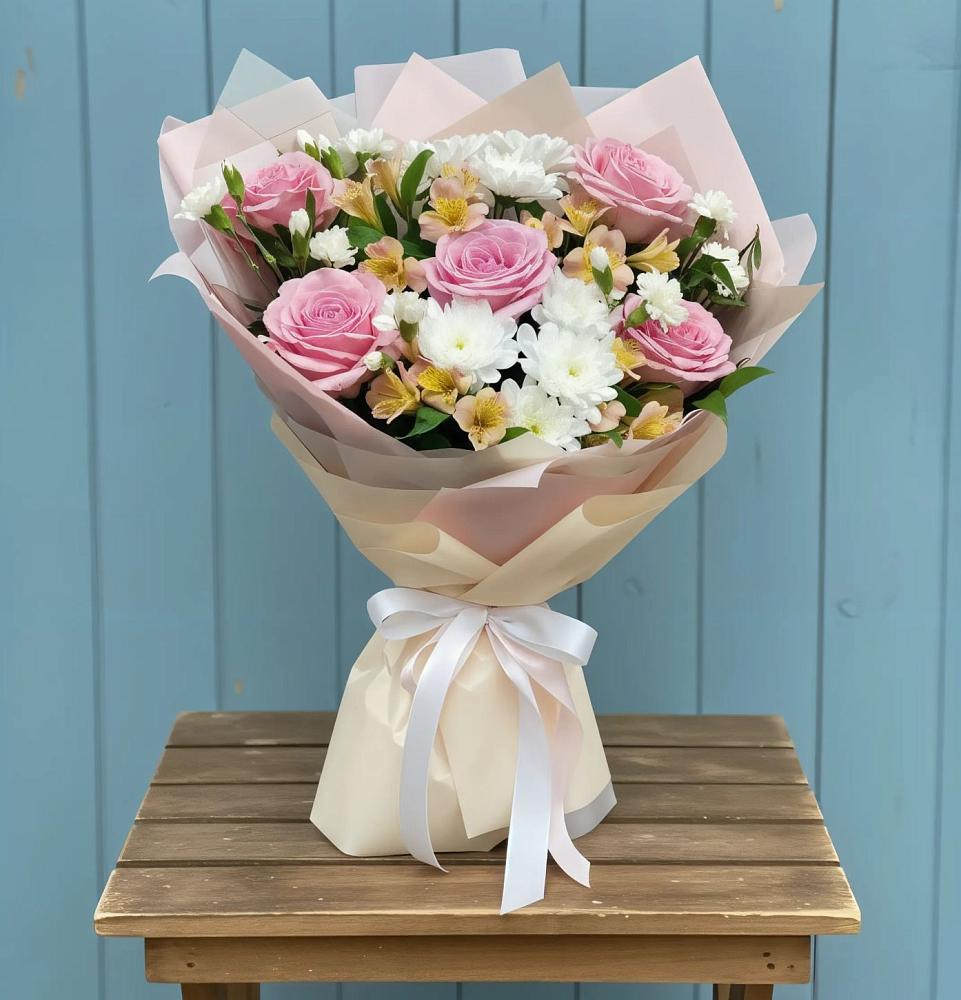 Букет цветов из: Гвоздики, Орхидеи и Розы в Череповце