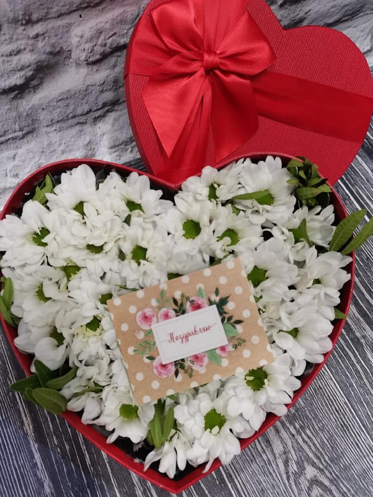 Цветочная композиция из Хризантемы в виде сердца в Череповце