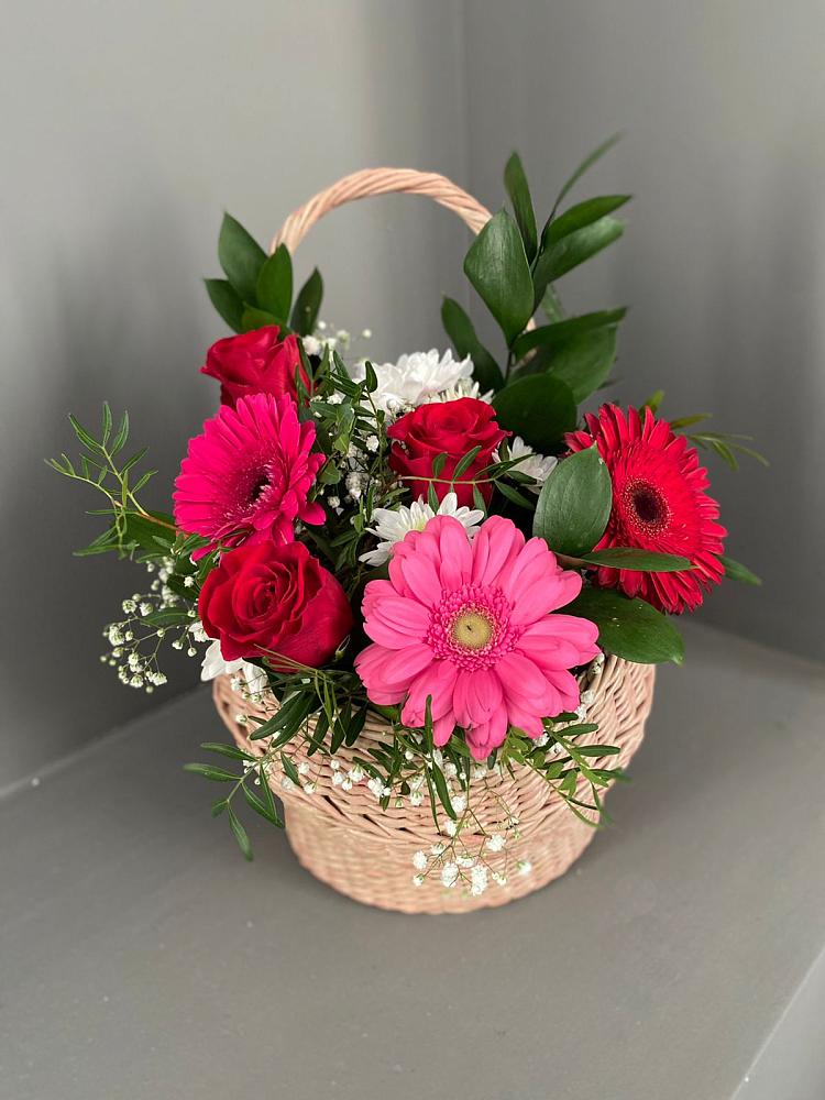 Цветочная композиция из Розы, Хризантемы и Герберы в корзине в Череповце