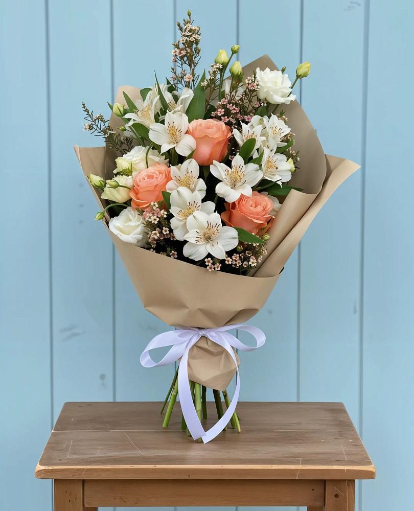 Букет цветов из: Альстромерии, Лизиантусы, Розы и Хризантемы в Череповце